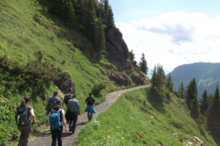 ARGE Schutzwaldtagung SGFV 2024 Exkursion Tourismus Flumserberg Albert Ulmann Wanderweg nach Prodchamm.JPG